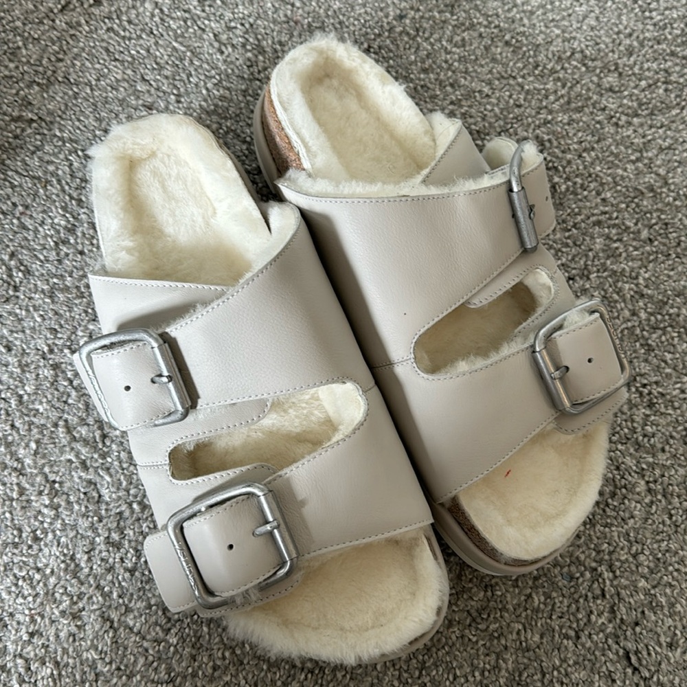 NEVER WORN J SLIDE sandals
